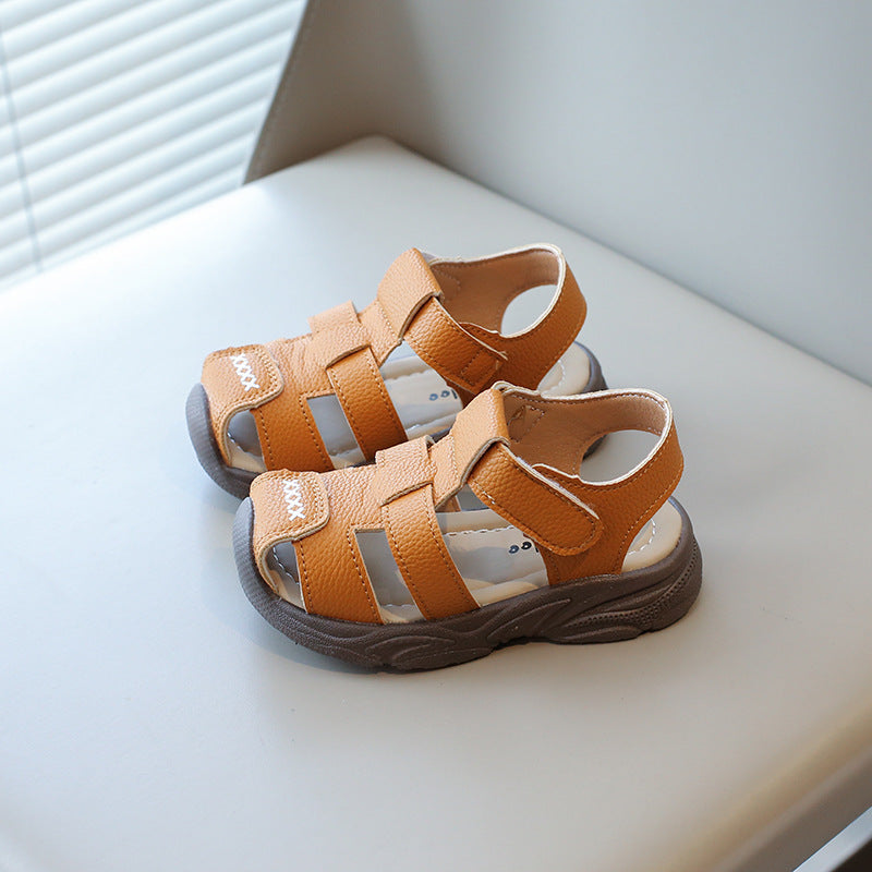 Baby shoes with openwork woven sole