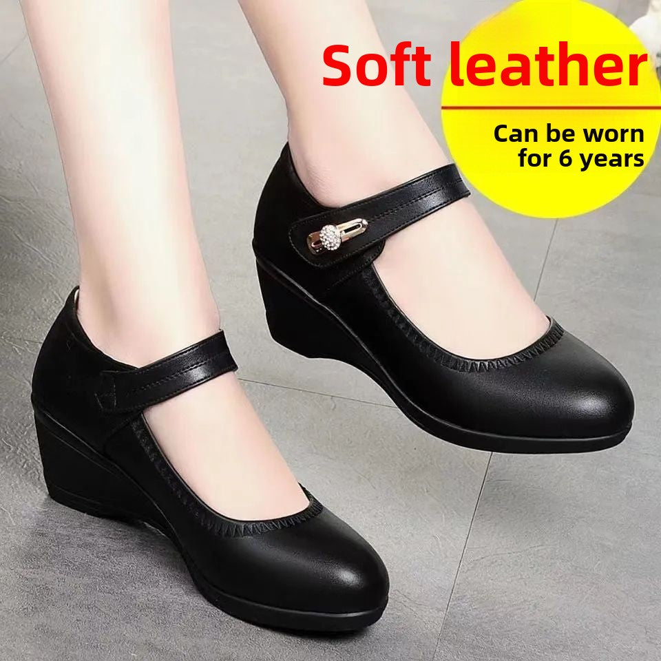 Soft-soled baby girl's leather shoes