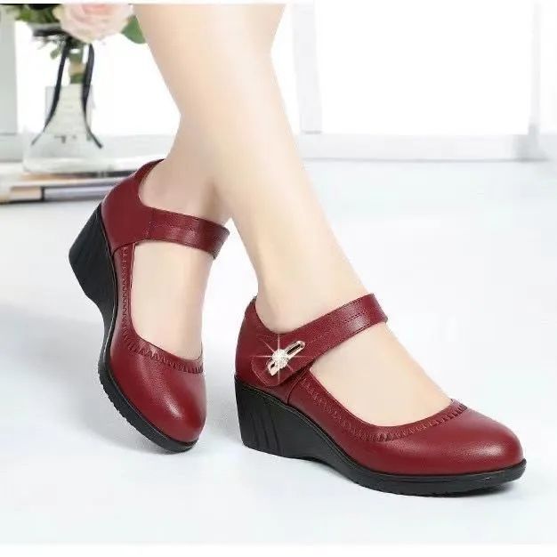 Soft-soled baby girl's leather shoes