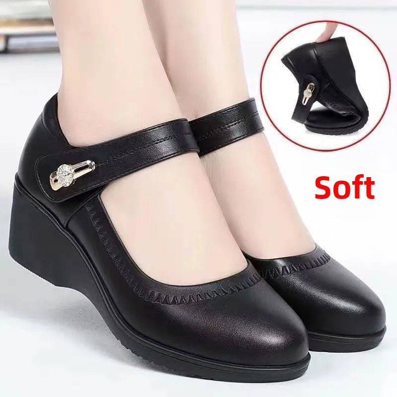 Soft-soled baby girl's leather shoes