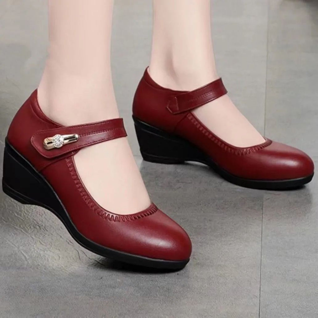 Soft-soled baby girl's leather shoes