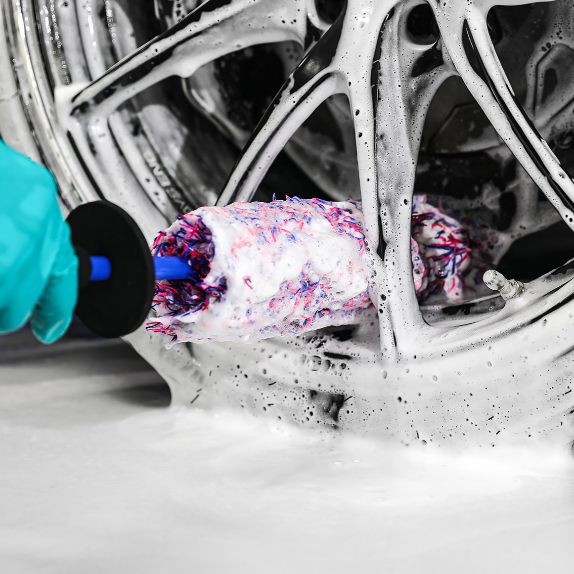 Car cleaning brush