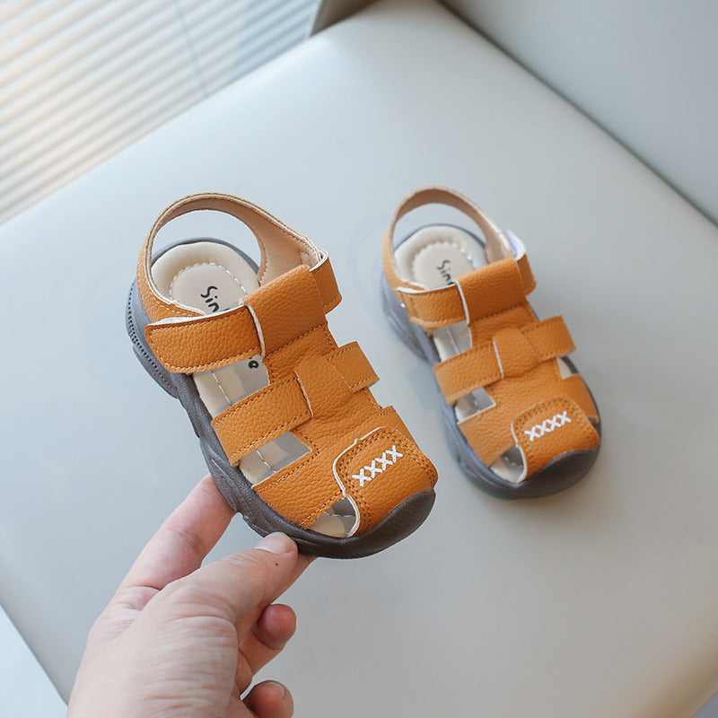 Baby shoes with openwork woven sole